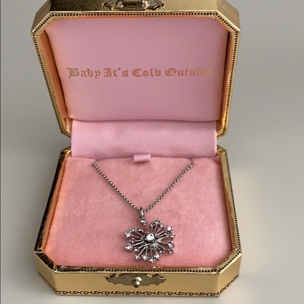 Juicy limited edition snowflake necklace